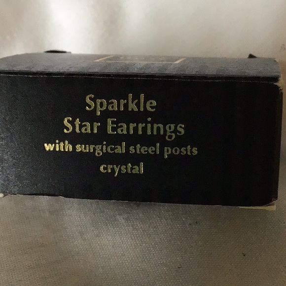 Vintage Avon Sparkle Star Earrings - Picture 3 of 3